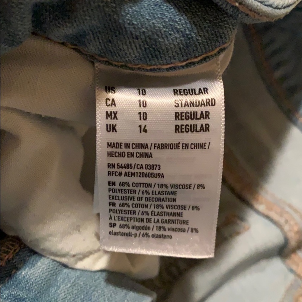 AE Light Wash Ripped Jeans - Picture 3 of 3